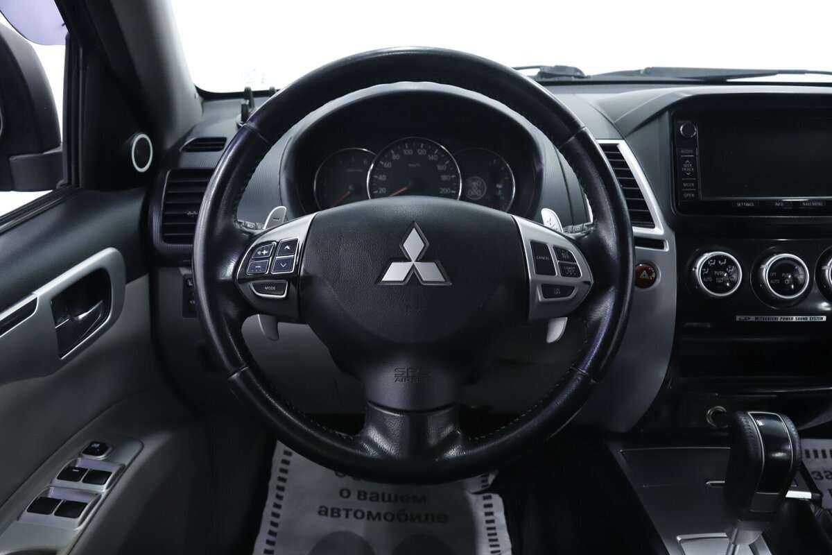 Mitsubishi Pajero Sport с пробегом — 2015 год. Фото: #10