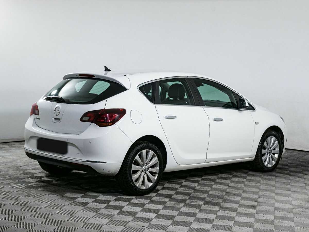 Opel Astra с пробегом — 2012 год. Фото: #3