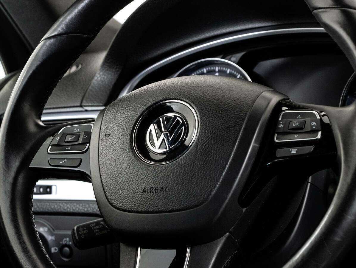 Volkswagen Touareg с пробегом — 2012 год. Фото: #9