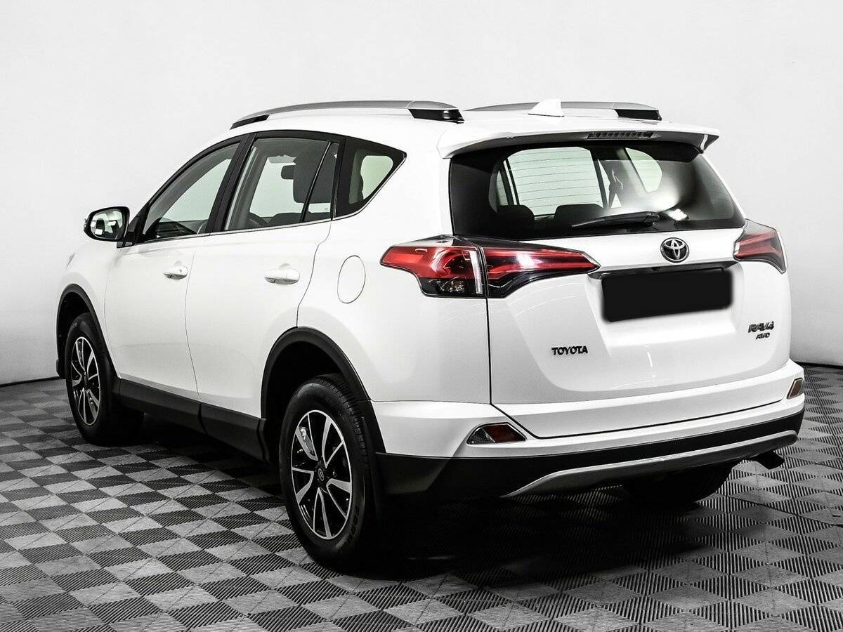 Toyota RAV4 с пробегом — 2017 год. Фото: #6
