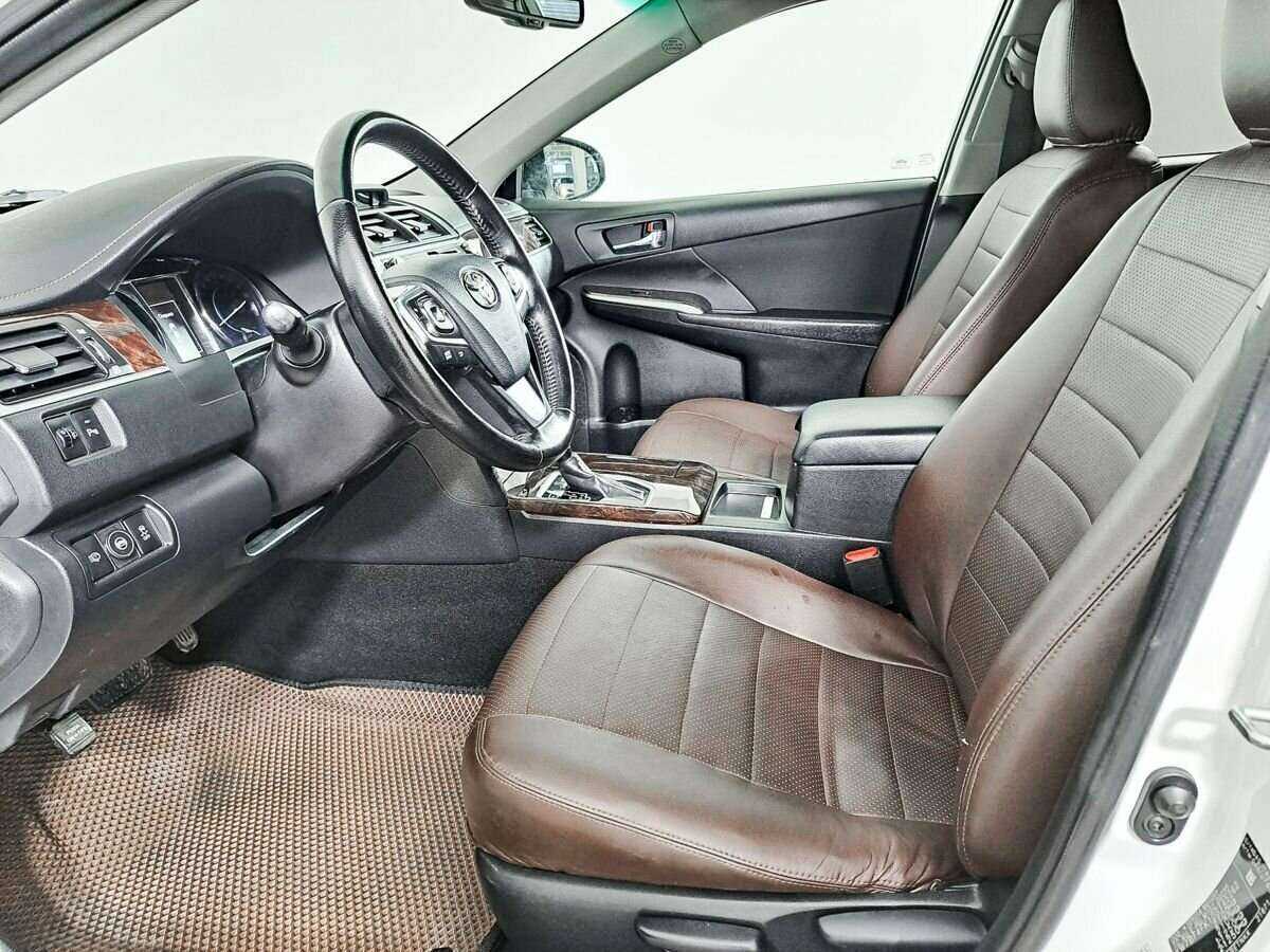 Toyota Camry с пробегом — 2016 год. Фото: #11