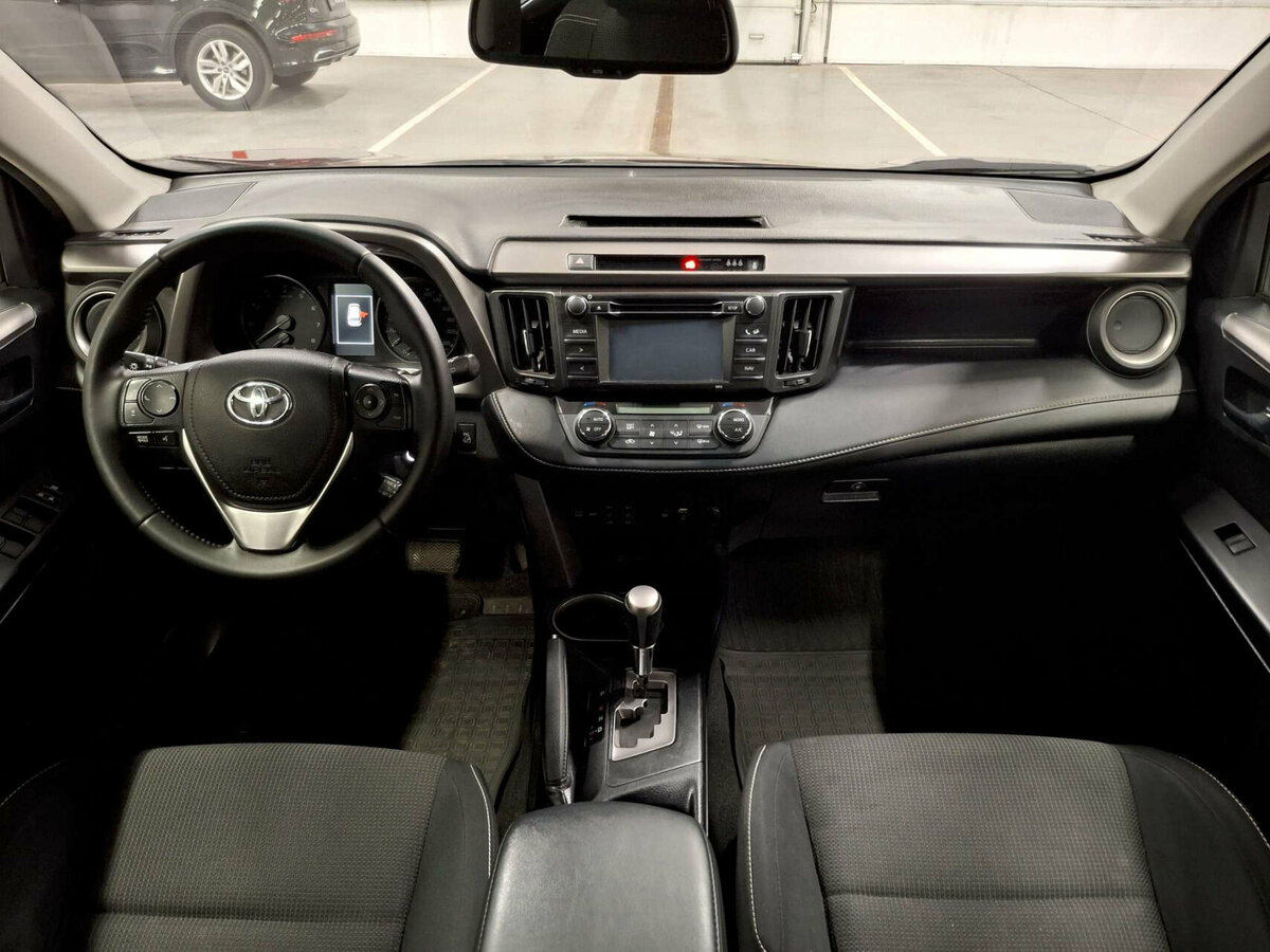 Toyota RAV4 с пробегом — 2016 год. Фото: #12