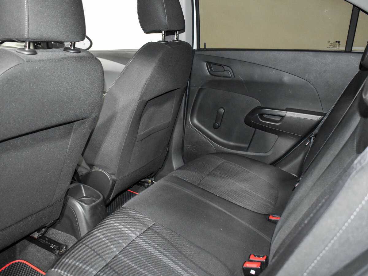 Chevrolet Aveo с пробегом — 2014 год. Фото: #10