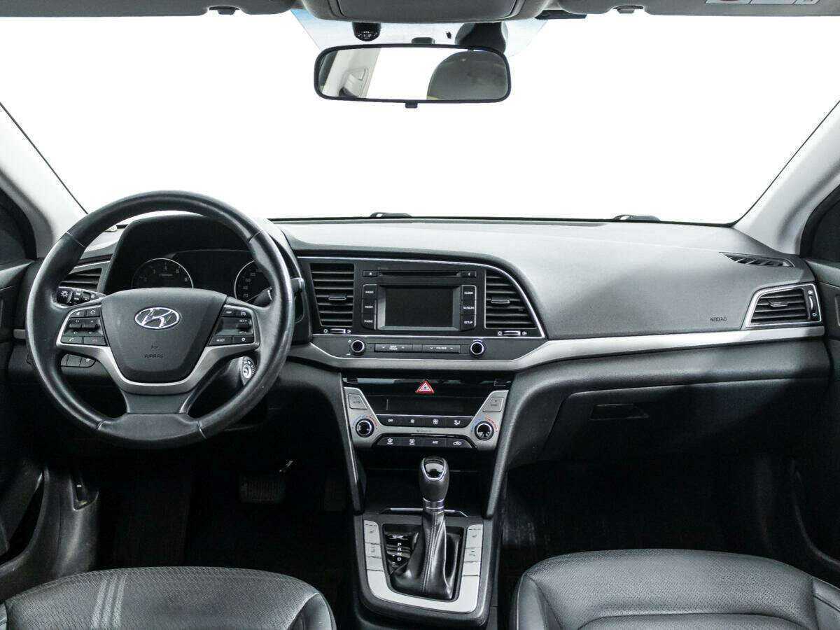 Hyundai Elantra с пробегом — 2016 год. Фото: #12