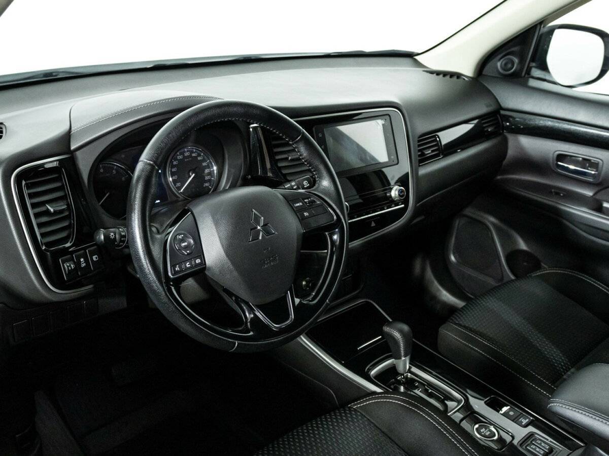 Mitsubishi Outlander с пробегом — 2021 год. Фото: #10