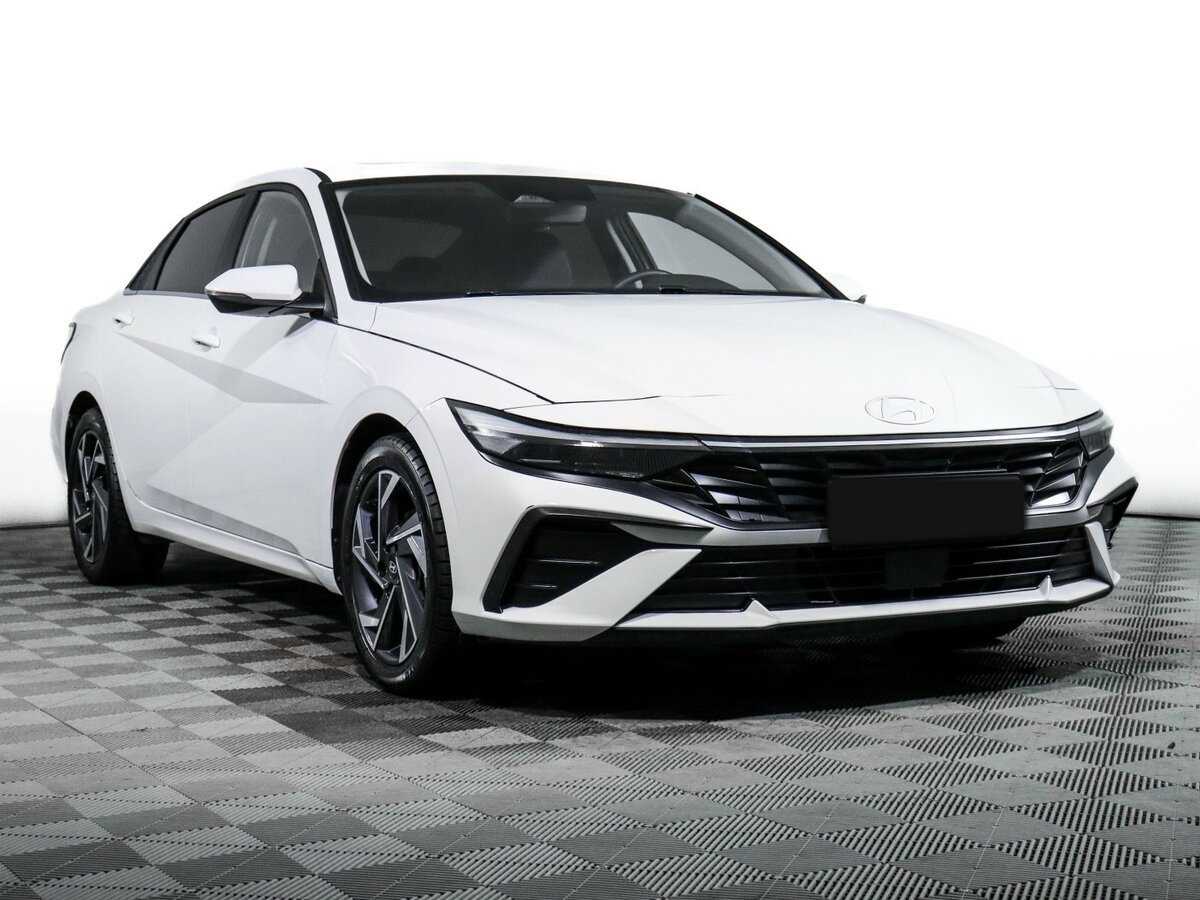 Hyundai Elantra с пробегом — 2023 год. Фото: #2