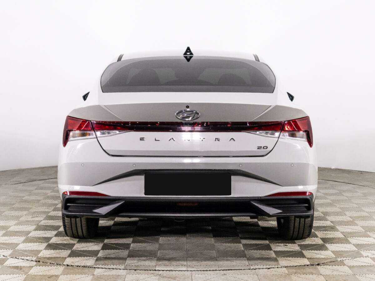 Hyundai Elantra с пробегом — 2021 год. Фото: #5
