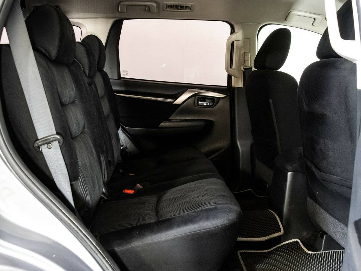 Mitsubishi Pajero Sport с пробегом — 2017 год. Фото: #13