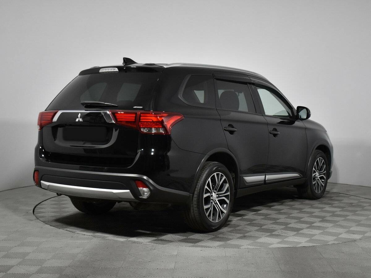 Mitsubishi Outlander с пробегом — 2018 год. Фото: #4