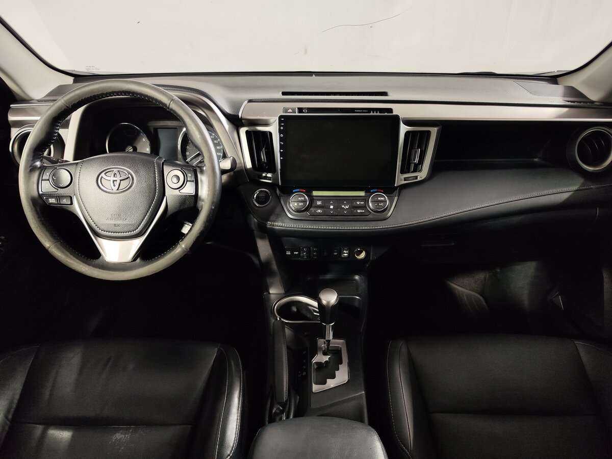 Toyota RAV4 с пробегом — 2015 год. Фото: #9