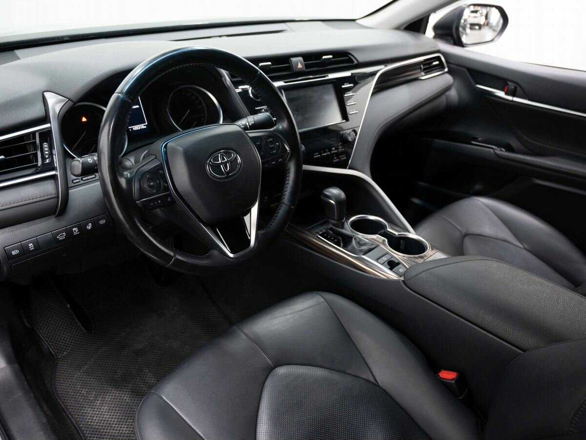 Toyota Camry с пробегом — 2019 год. Фото: #6