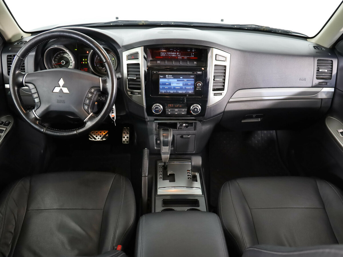 Mitsubishi Pajero с пробегом — 2015 год. Фото: #8