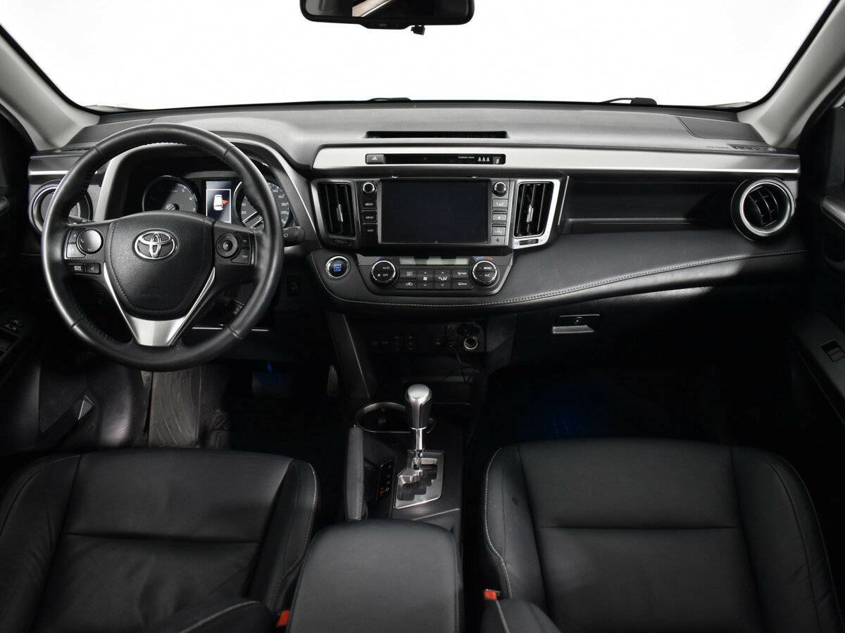 Toyota RAV4 с пробегом — 2018 год. Фото: #9