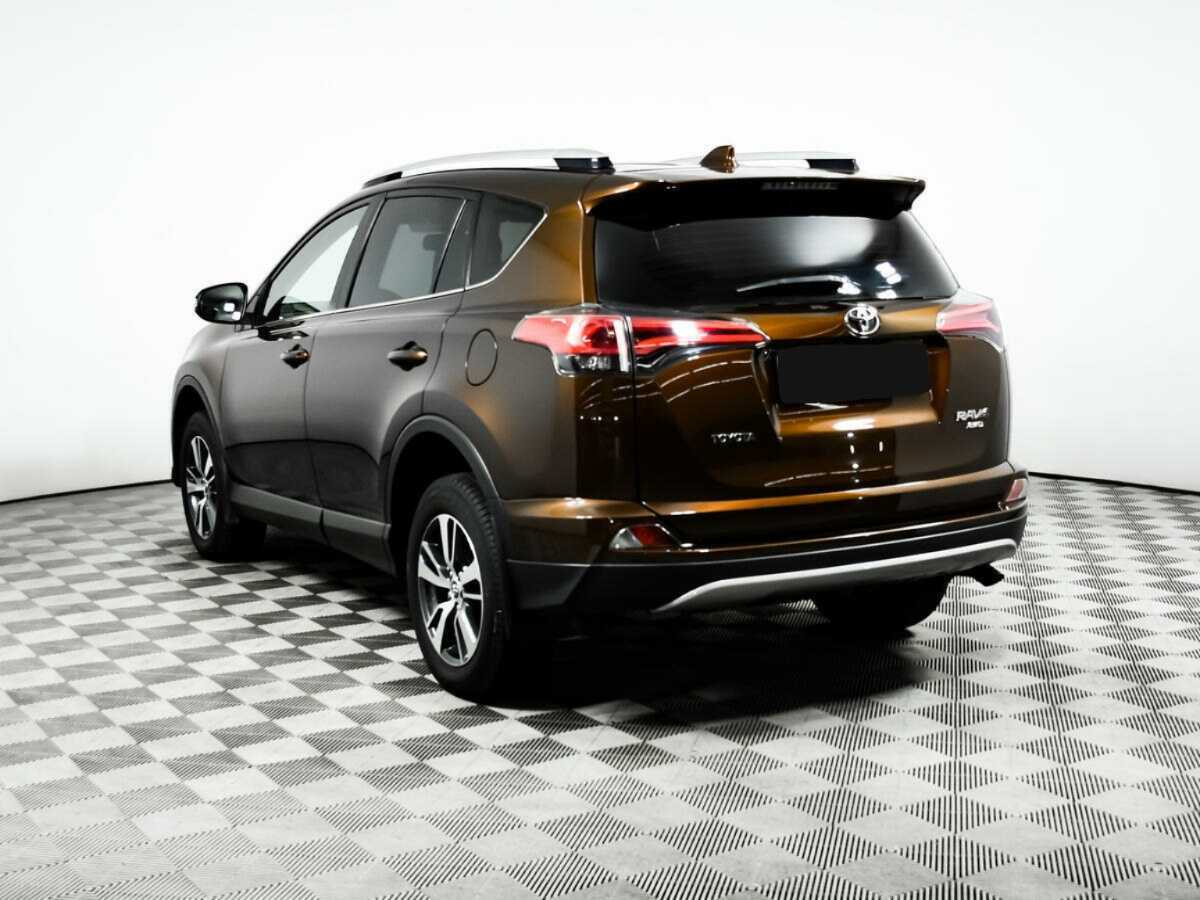 Toyota RAV4 с пробегом — 2017 год. Фото: #6