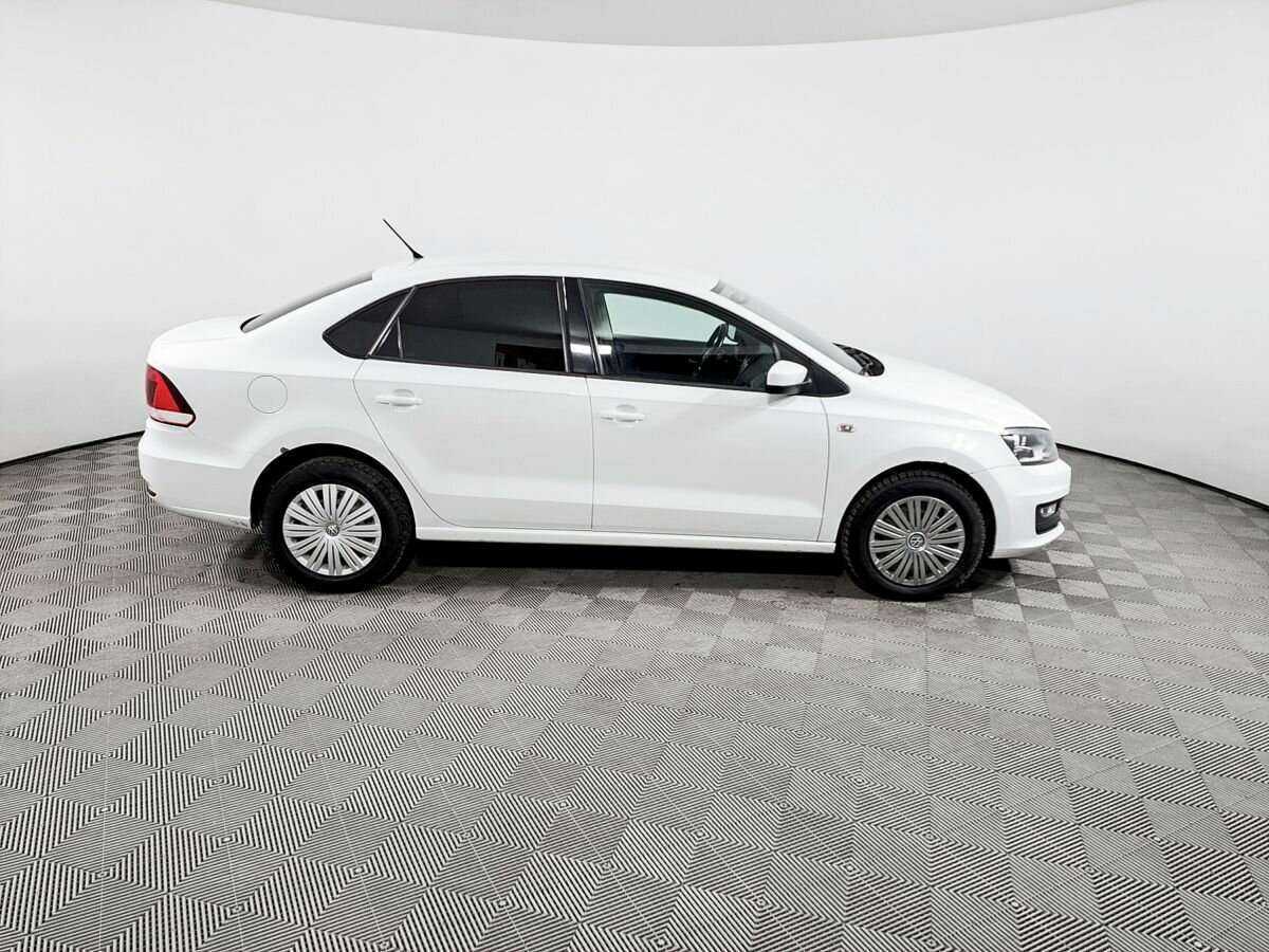 Volkswagen Polo с пробегом — 2015 год. Фото: #3