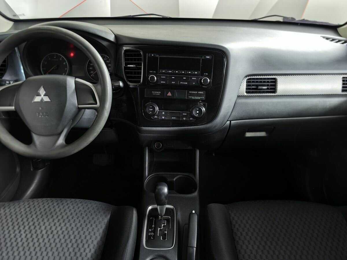 Mitsubishi Outlander с пробегом — 2014 год. Фото: #10