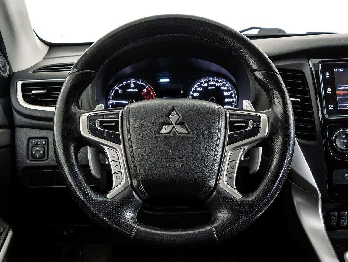 Mitsubishi Pajero Sport с пробегом — 2017 год. Фото: #7