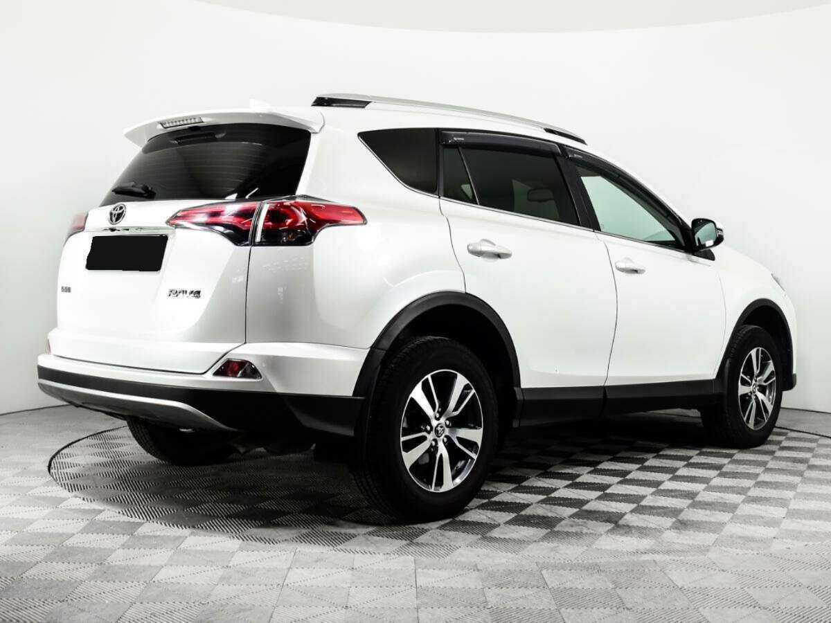 Toyota RAV4 с пробегом — 2018 год. Фото: #6