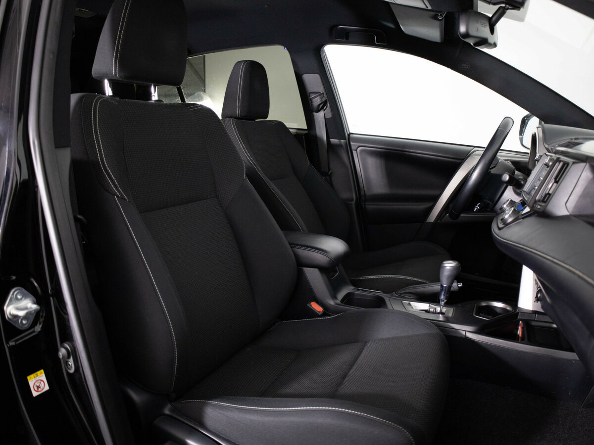 Toyota RAV4 с пробегом — 2019 год. Фото: #15