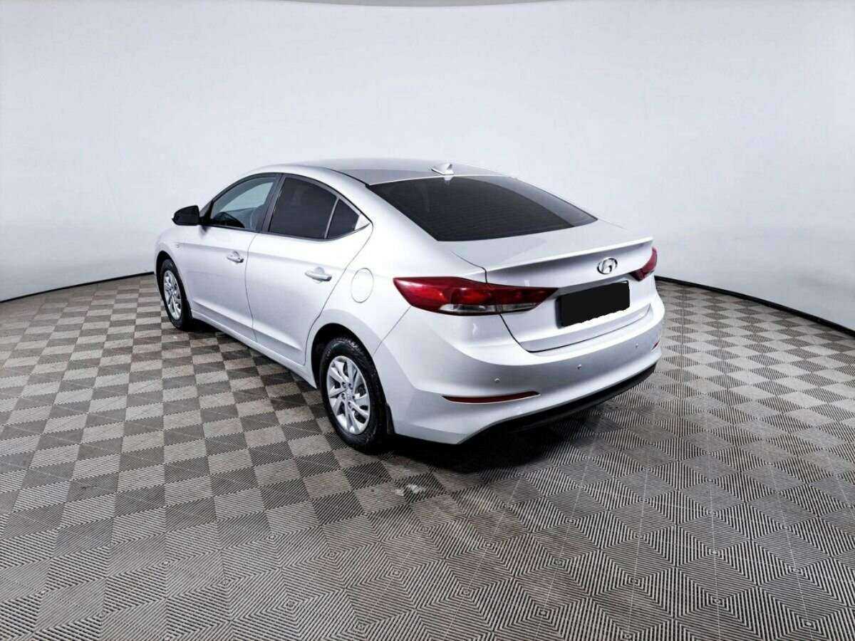 Hyundai Elantra с пробегом — 2017 год. Фото: #6