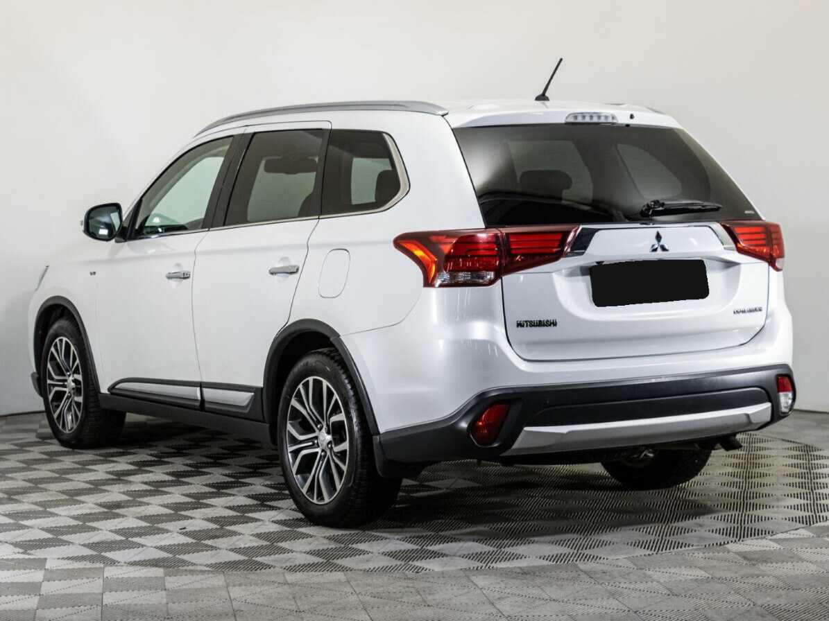 Mitsubishi Outlander с пробегом — 2016 год. Фото: #6