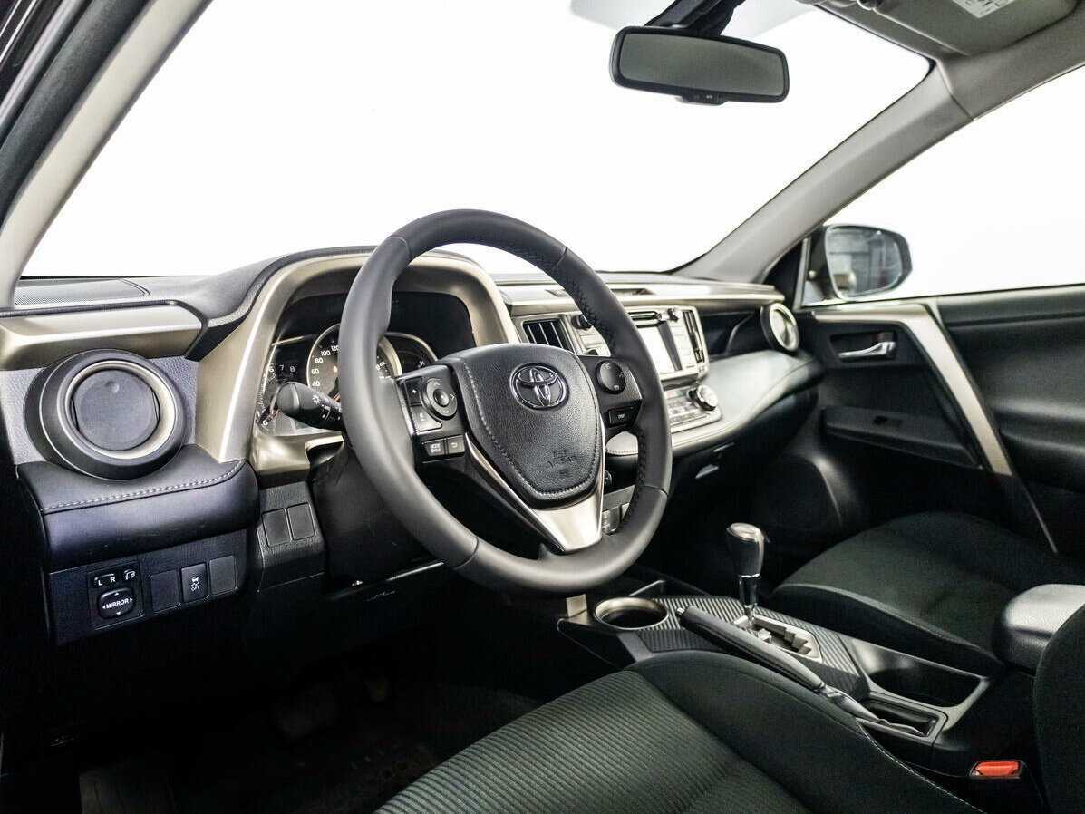 Toyota RAV4 с пробегом — 2014 год. Фото: #9