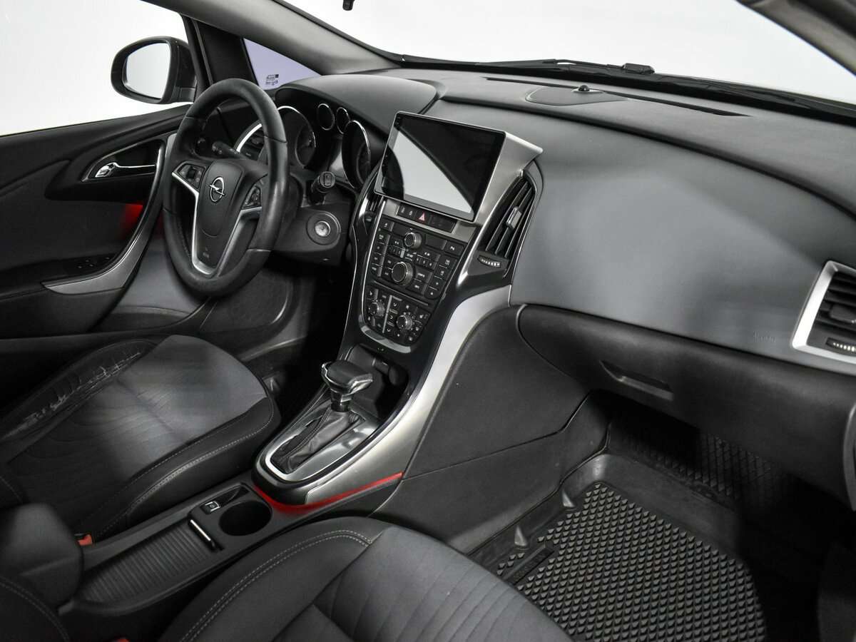 Opel Astra с пробегом — 2013 год. Фото: #8