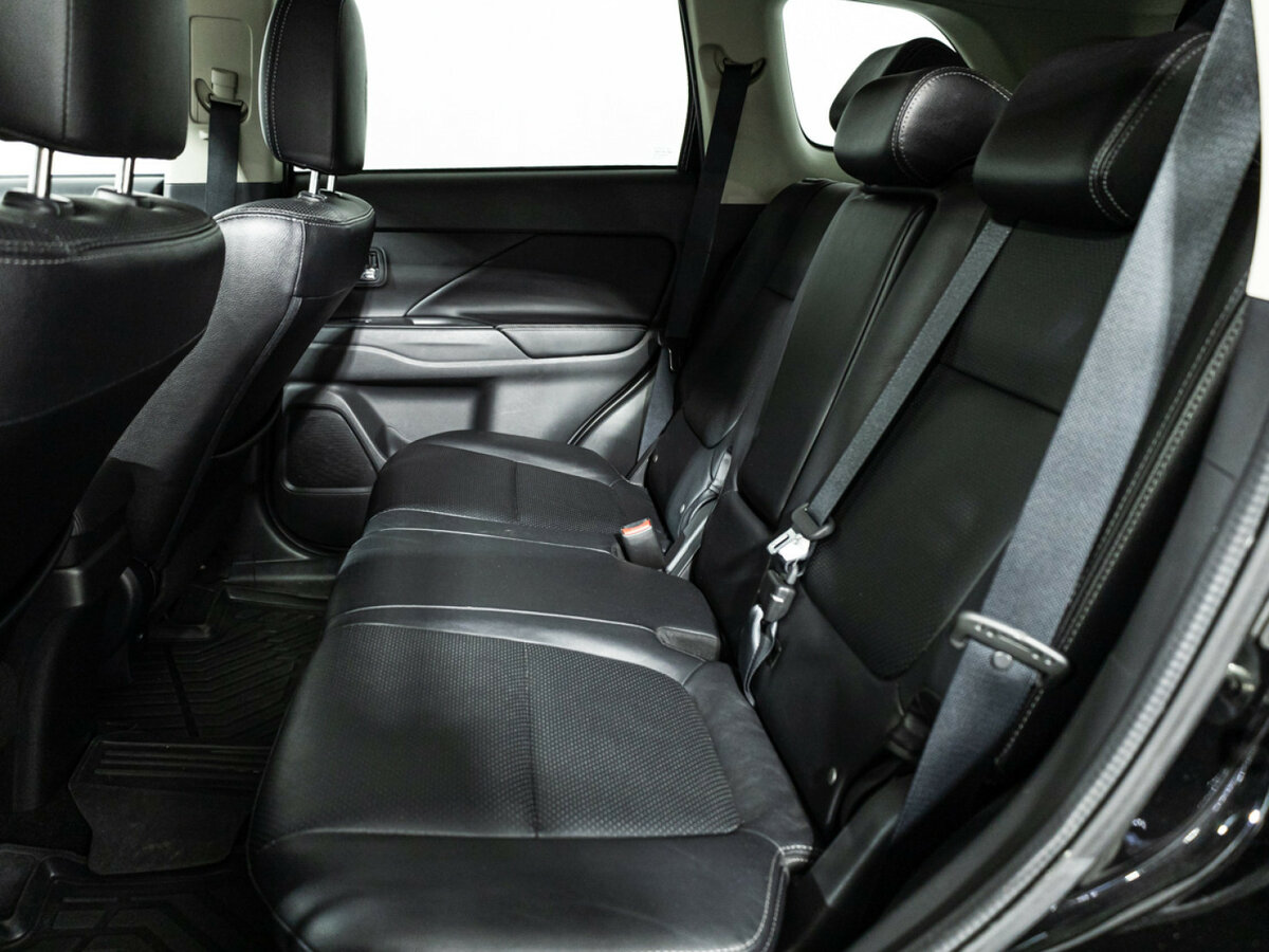 Mitsubishi Outlander с пробегом — 2016 год. Фото: #8