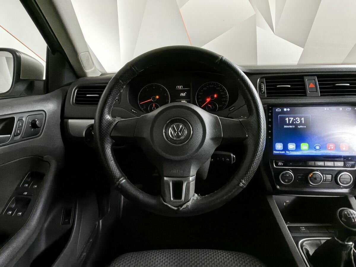 Volkswagen Jetta с пробегом — 2012 год. Фото: #14