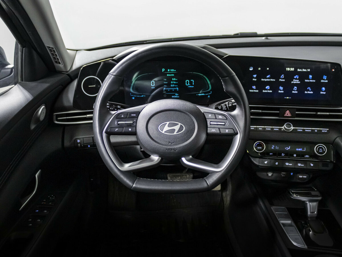 Hyundai Elantra с пробегом — 2023 год. Фото: #8
