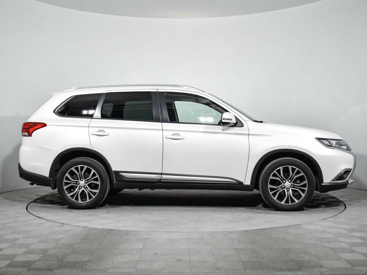Mitsubishi Outlander с пробегом — 2018 год. Фото: #3