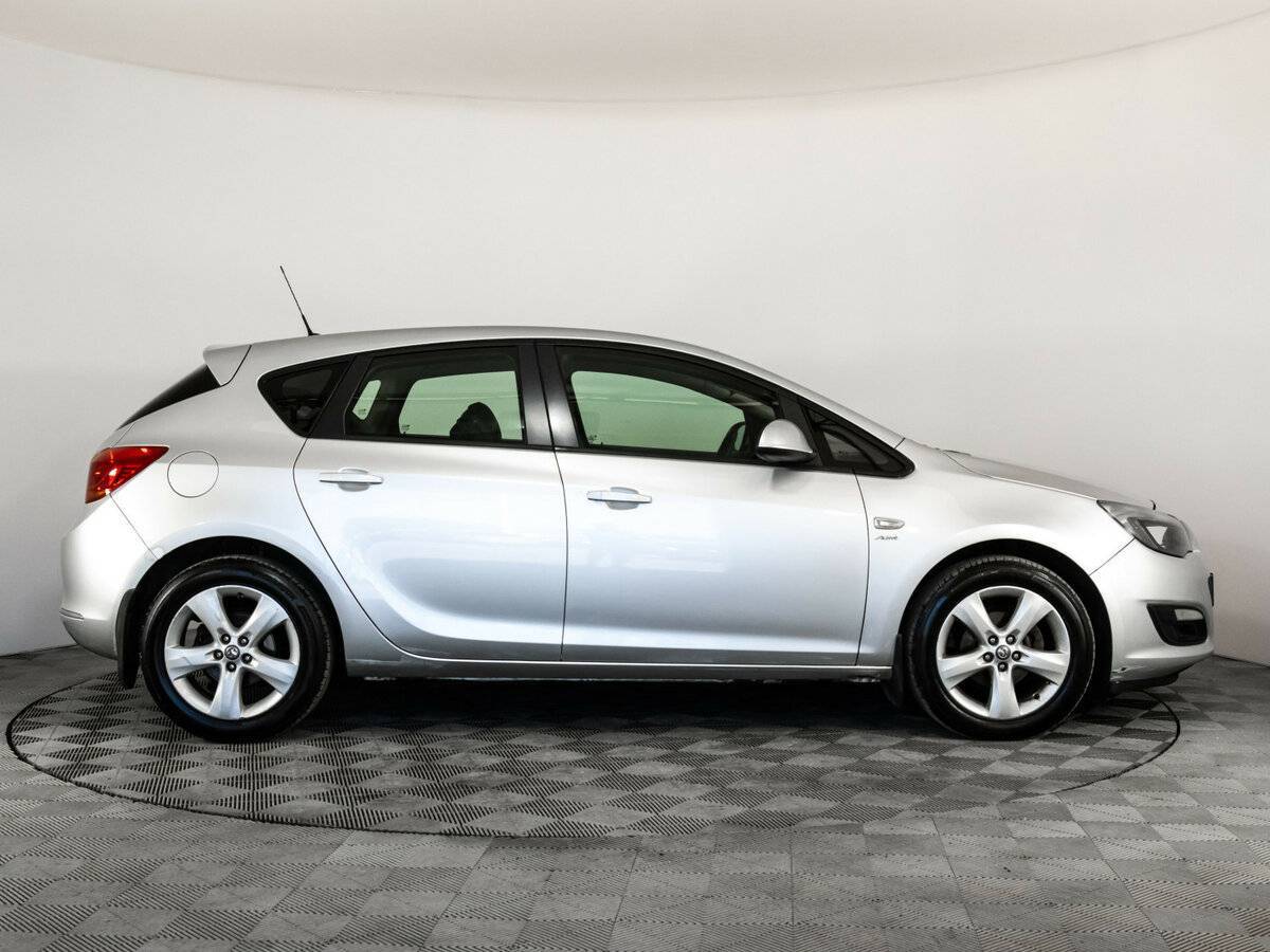 Opel Astra с пробегом — 2013 год. Фото: #3