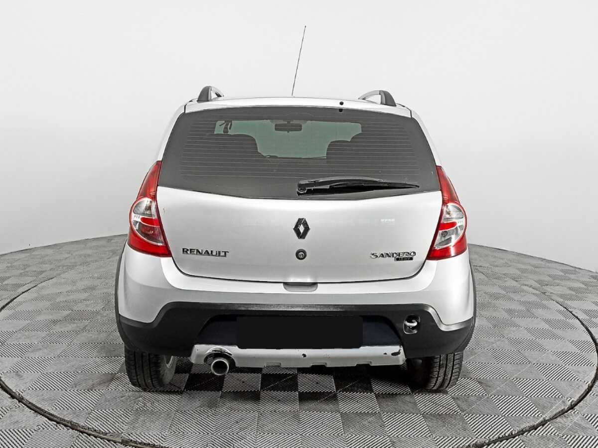 Renault Sandero с пробегом — 2013 год. Фото: #5