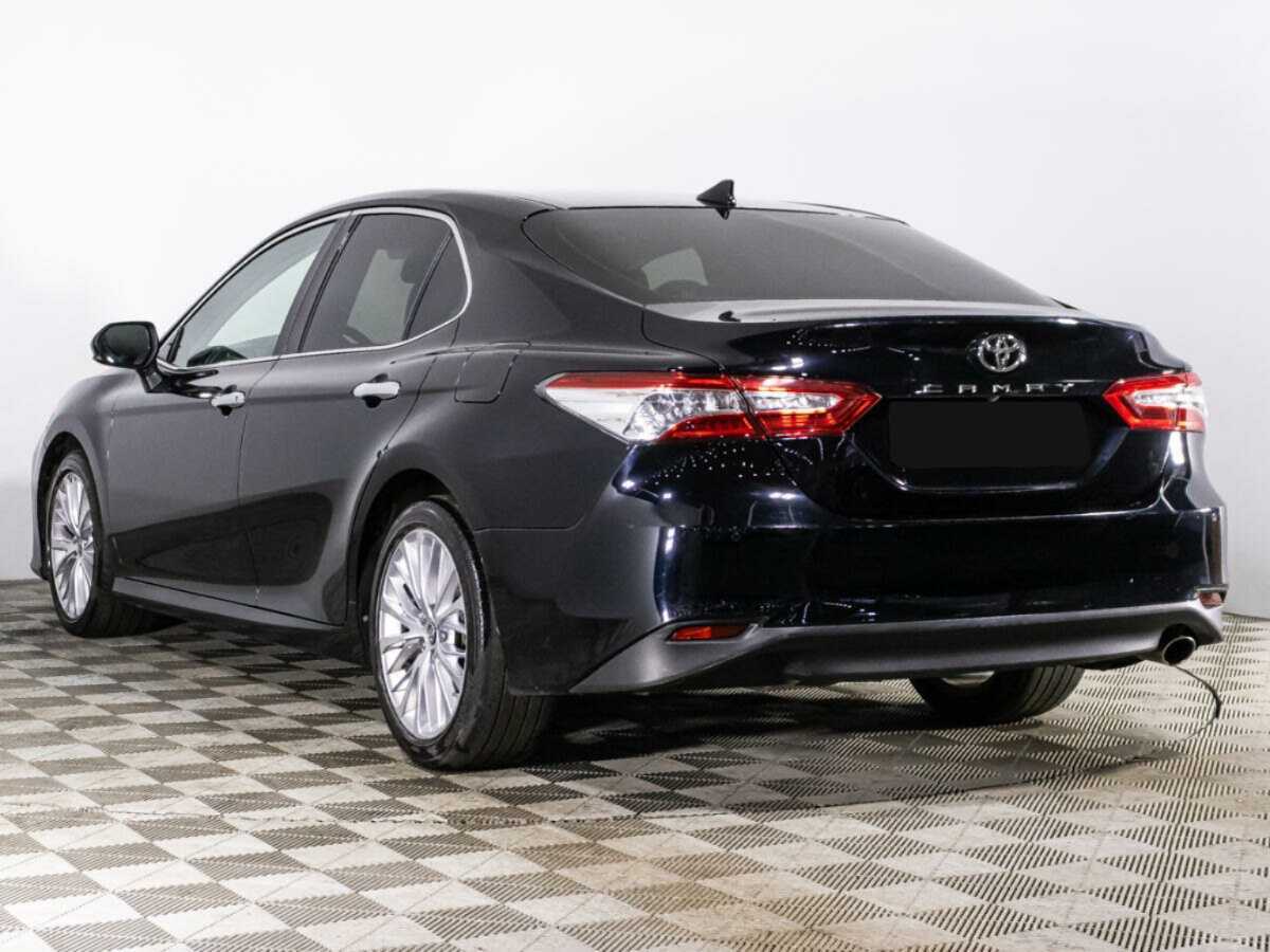 Toyota Camry с пробегом — 2018 год. Фото: #6