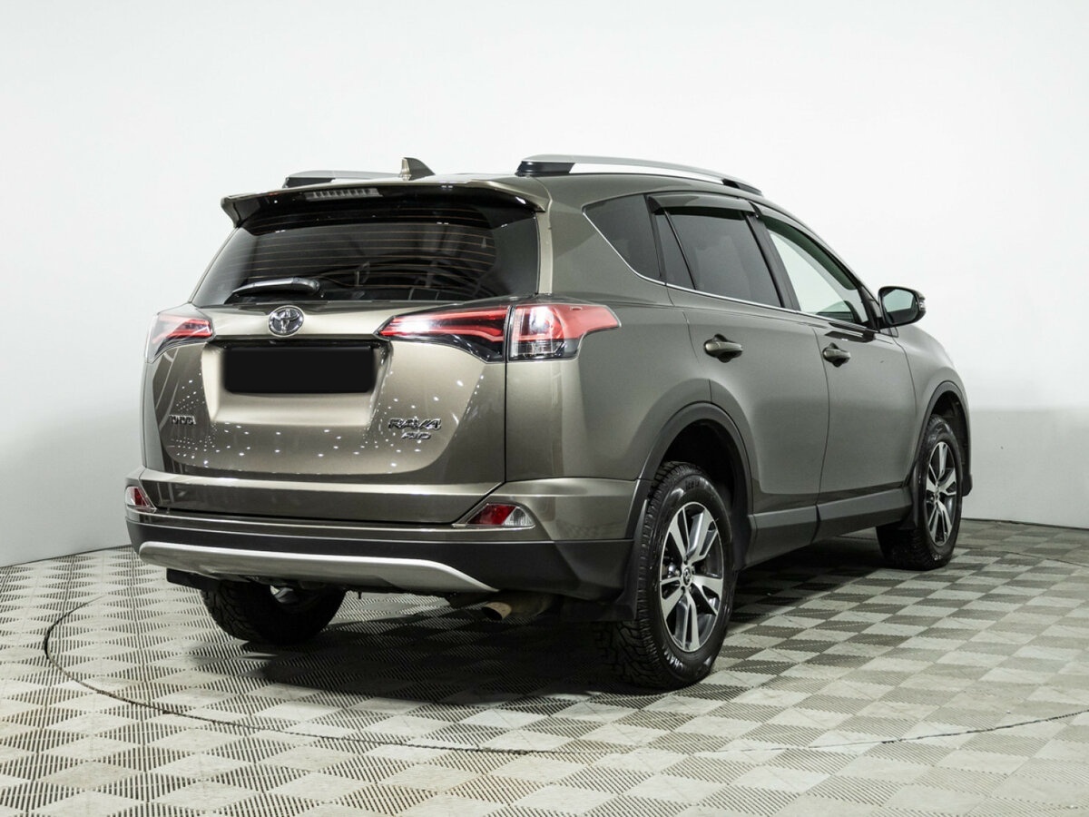 Toyota RAV4 с пробегом — 2018 год. Фото: #3