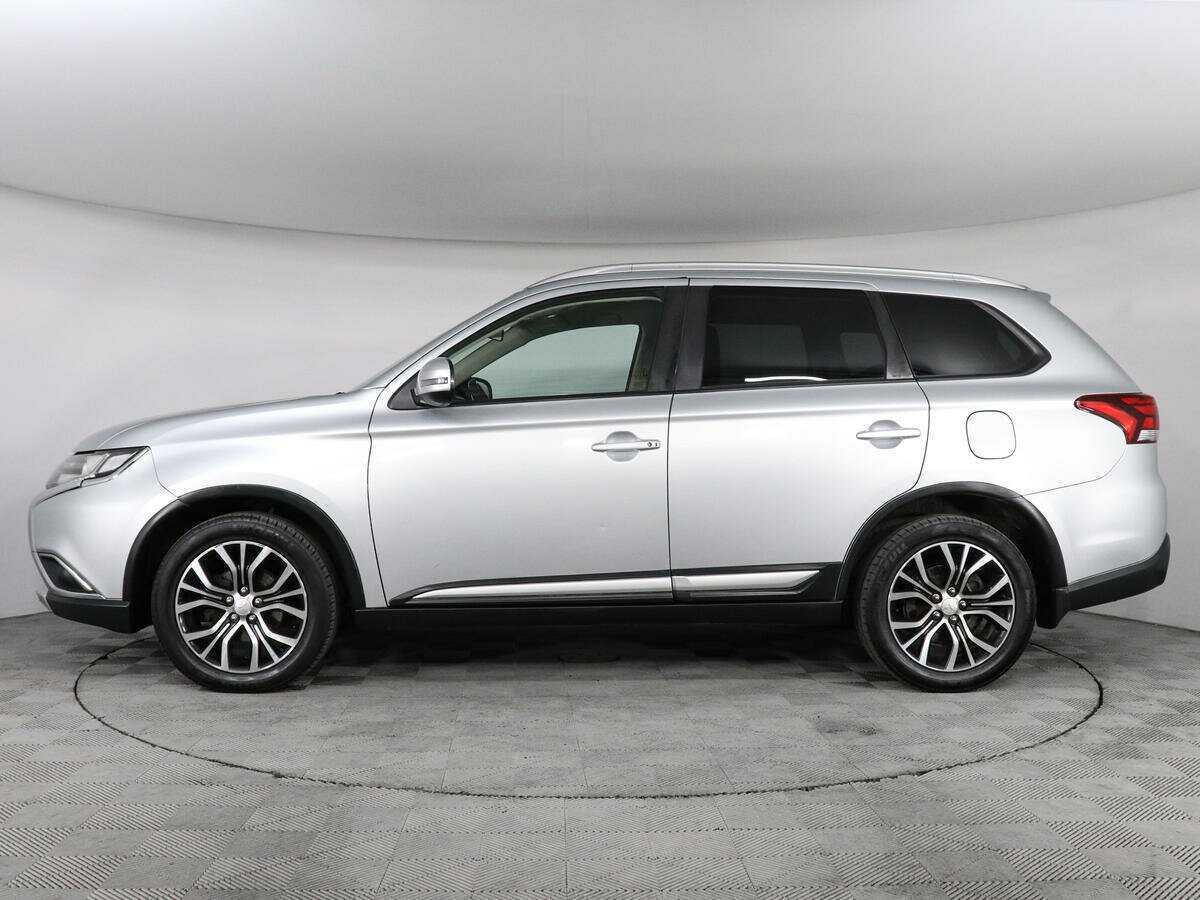Mitsubishi Outlander с пробегом — 2017 год. Фото: #7