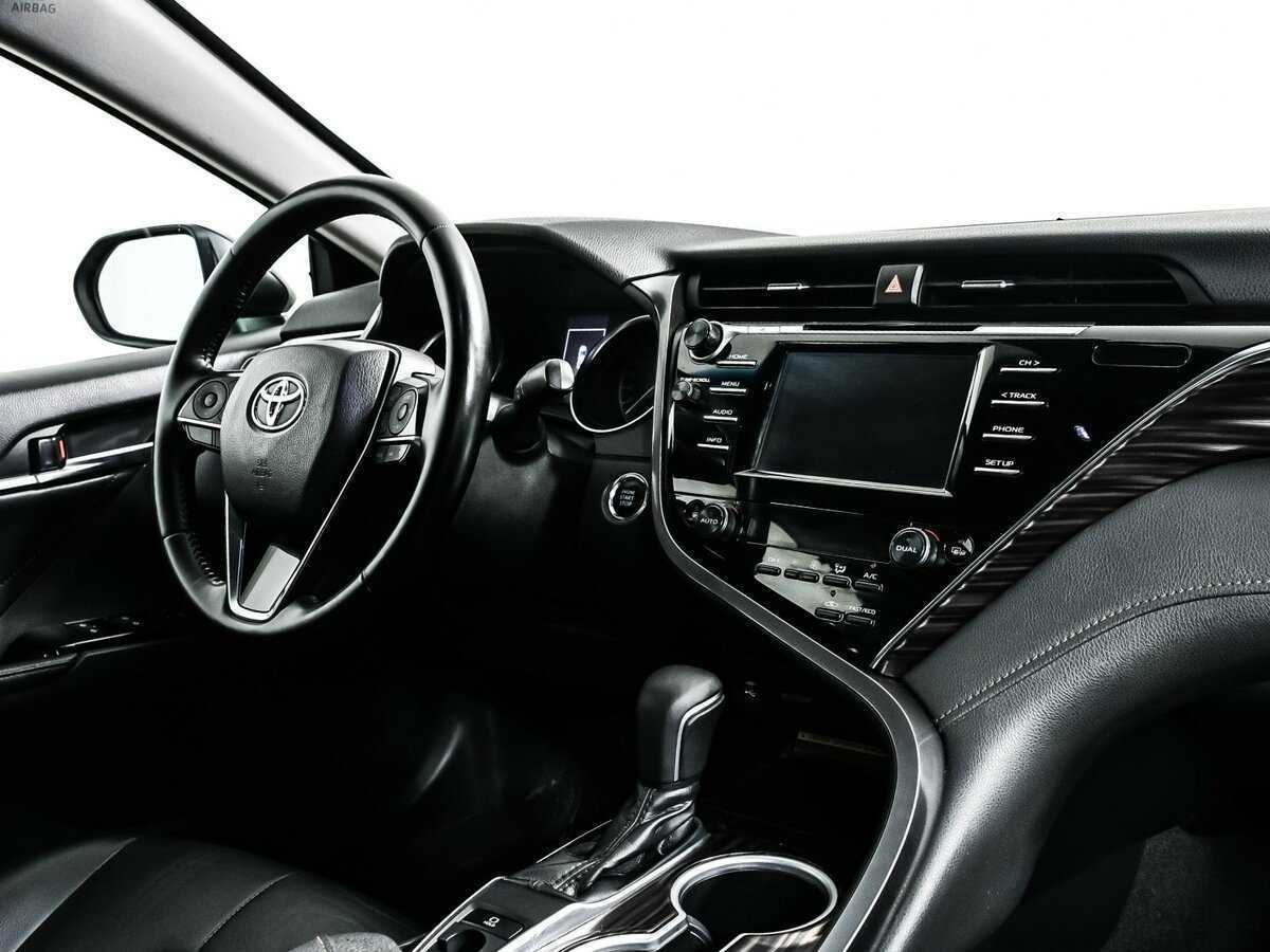 Toyota Camry с пробегом — 2018 год. Фото: #8