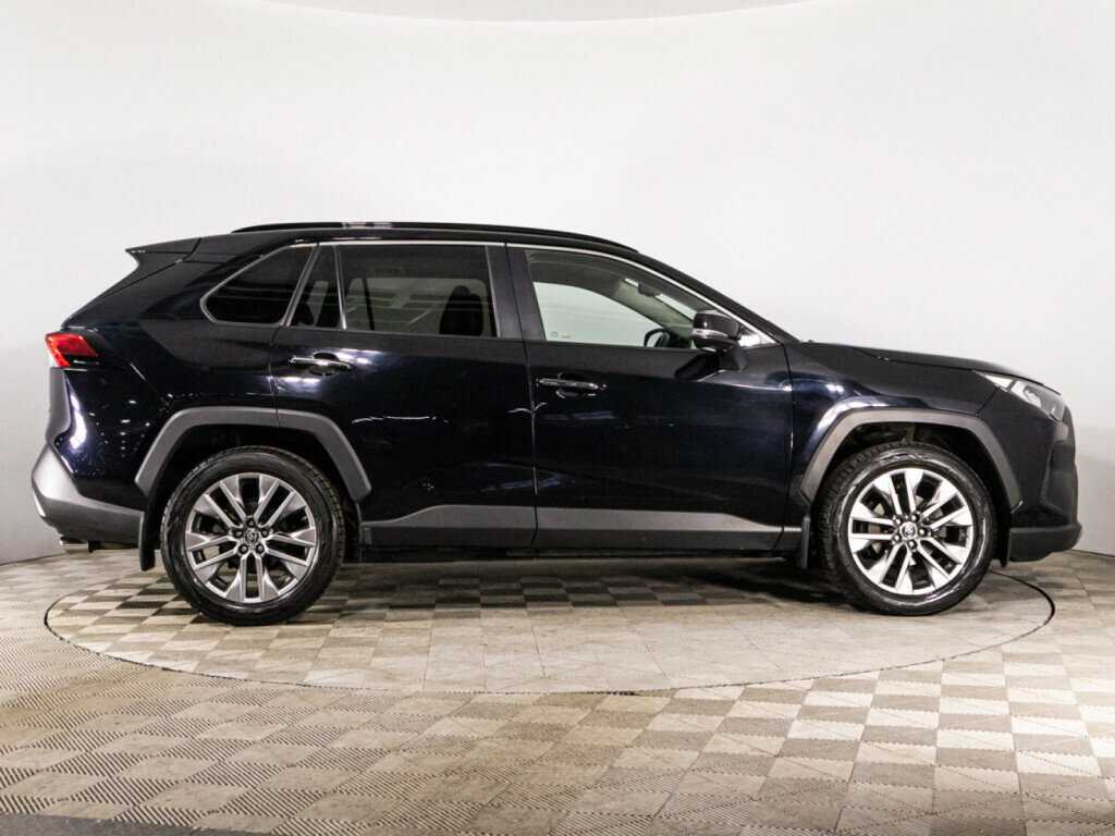 Toyota RAV4 с пробегом — 2020 год. Фото: #3