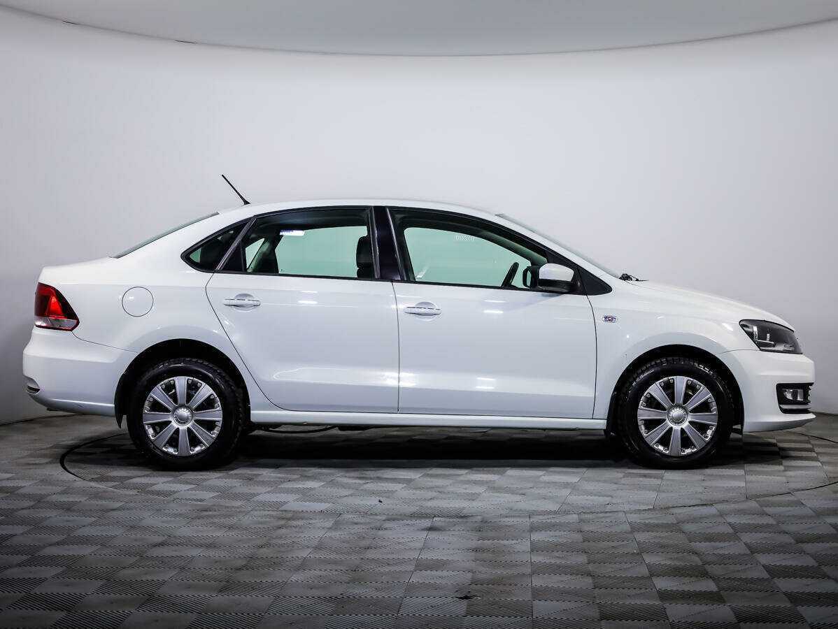 Volkswagen Polo с пробегом — 2016 год. Фото: #2