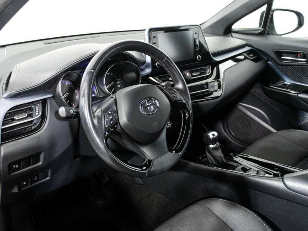 Toyota C-HR с пробегом — 2020 год. Фото: #10