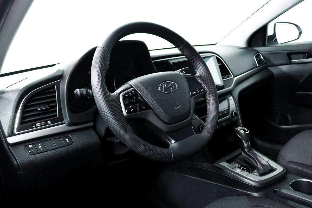 Hyundai Elantra с пробегом — 2018 год. Фото: #12