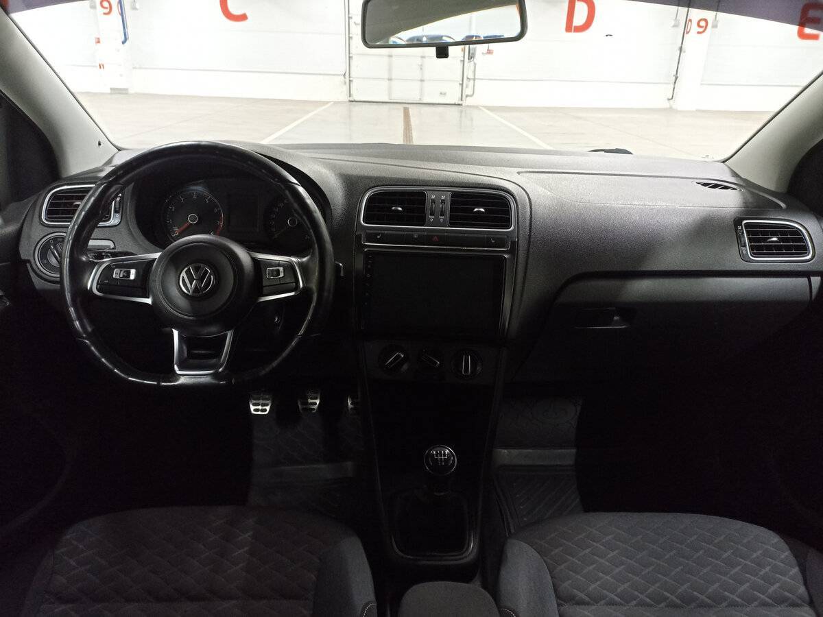 Volkswagen Polo с пробегом — 2018 год. Фото: #13