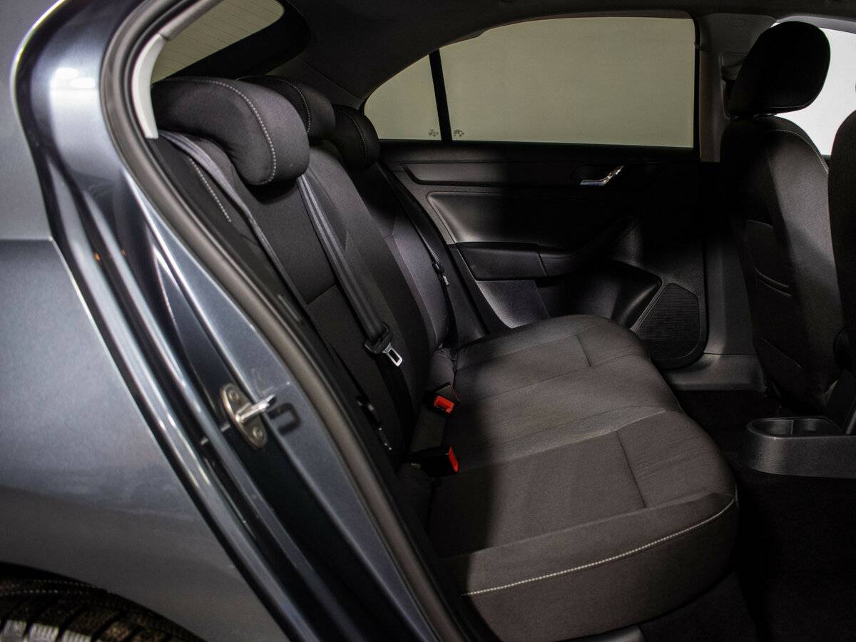 Skoda Rapid с пробегом — 2014 год. Фото: #7