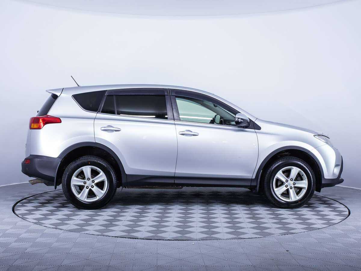 Toyota RAV4 с пробегом — 2013 год. Фото: #3