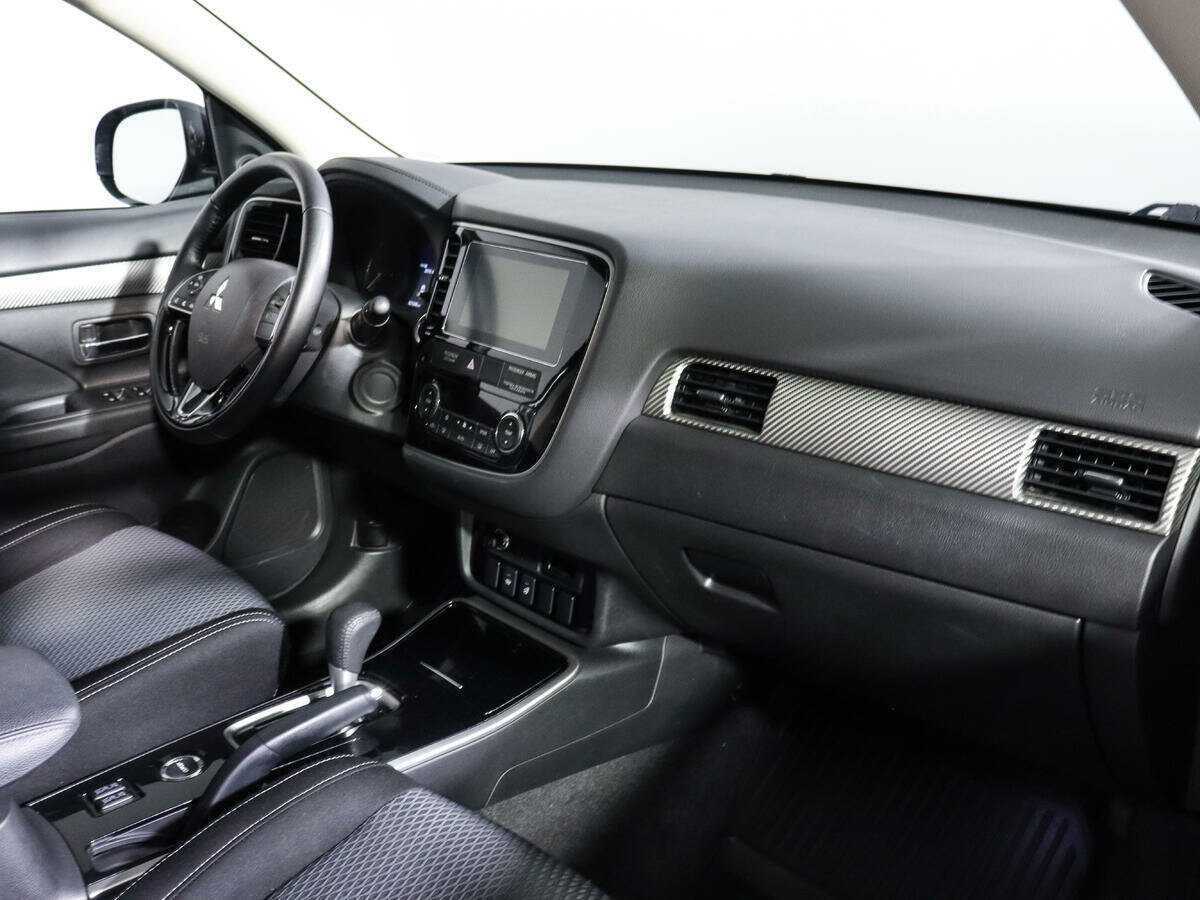 Mitsubishi Outlander с пробегом — 2018 год. Фото: #6