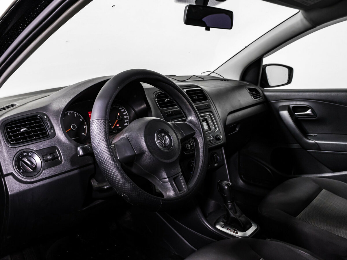 Volkswagen Polo с пробегом — 2012 год. Фото: #10