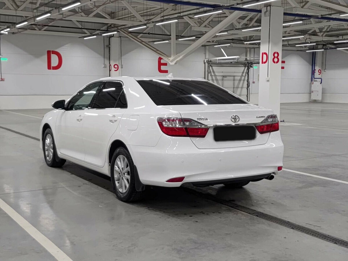 Toyota Camry с пробегом — 2017 год. Фото: #6