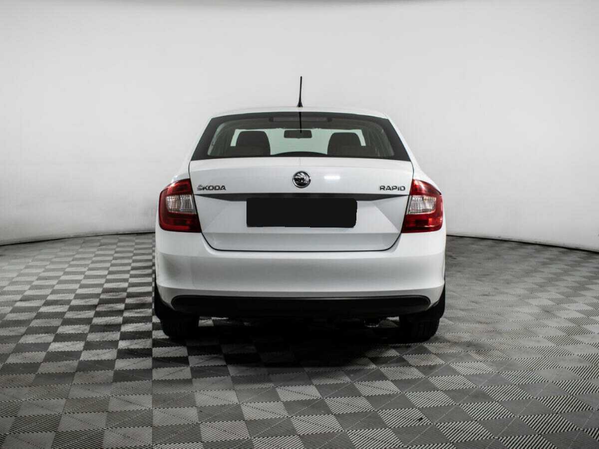 Skoda Rapid с пробегом — 2014 год. Фото: #4