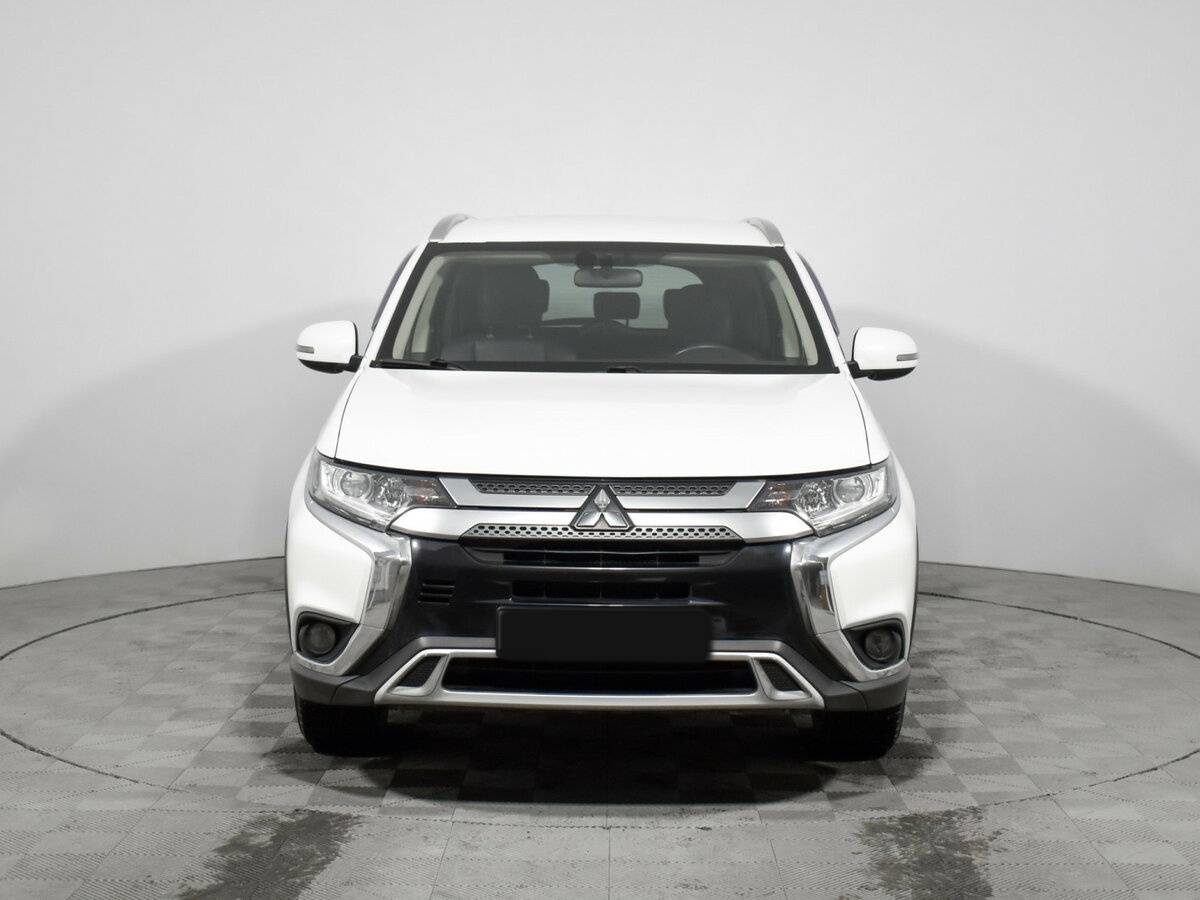 Mitsubishi Outlander с пробегом — 2020 год. Фото: #1