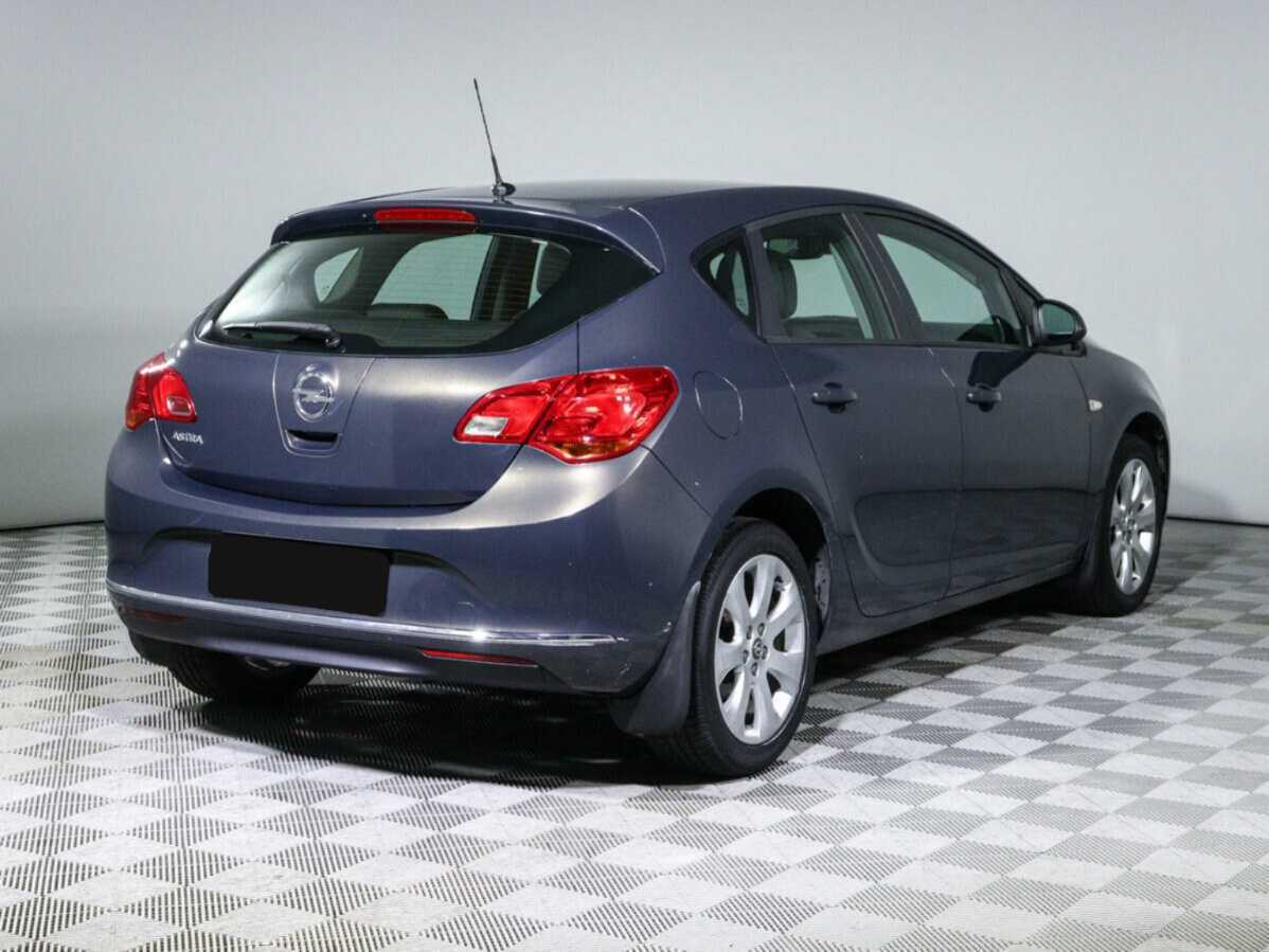 Opel Astra с пробегом — 2012 год. Фото: #4